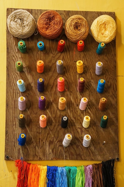 Zestawy do wyszywania na stole